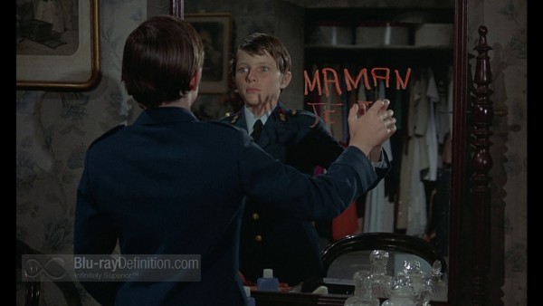 discreet-charm-of-bourgeoisie-uk-BD_09