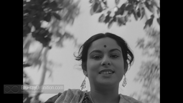 Charulata-Lonely-Wife-UK-BD_06