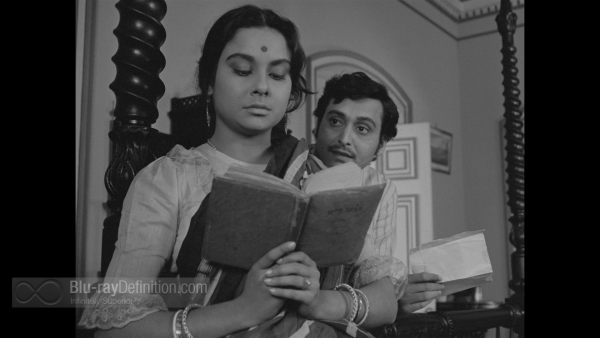 Charulata-Lonely-Wife-UK-BD_08
