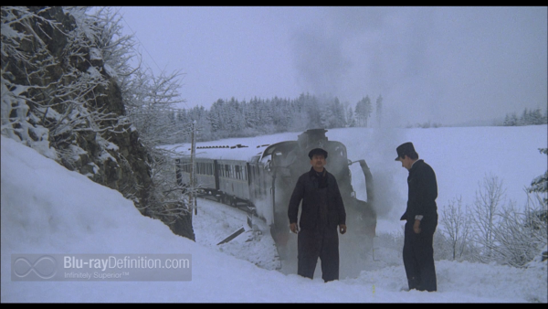 Murder-on-the-Orient-Express-UK-BD_08