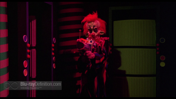 Killer-Klowns-from-Outer-Space-UK-BD_07