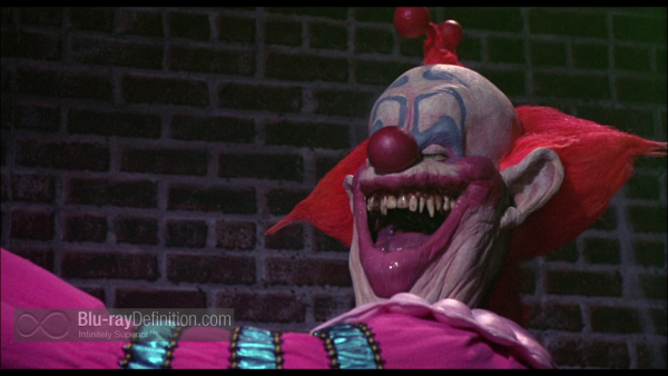 Killer-Klowns-from-Outer-Space-UK-BD_13
