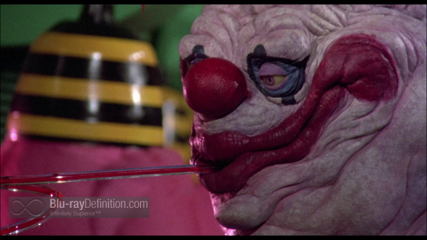 Killer-Klowns-from-Outer-Space-UK-BD_20