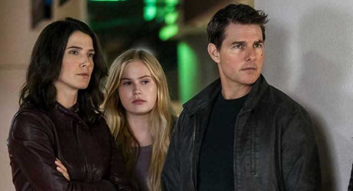 Publicity still of Tom Cruise, Cobie Smulders & Danika Yarosh in Jack Reacher: Never Go Back (2016)