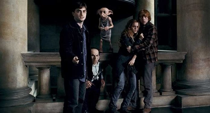Daniel Radcliffe, Rupert Grint, Emma Watson, Warwick Davis and 'Dobbie' in Harry Potter and the Deathly Hallows -- Part 1 (2010)