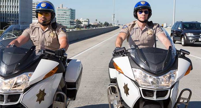 Michael Peña and Dax Shepard in CHIPS (2017)