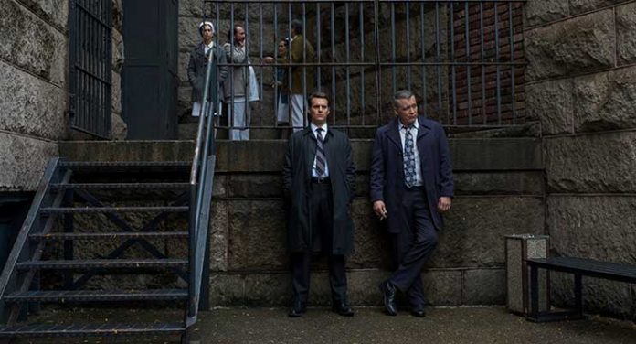 Jonathan Groff and Holt McCallany in Netflix Original Series MIndhunter. Photo Credit: Merrick Morton/Netflix. Copyright: This image cannot be altered in any way for use