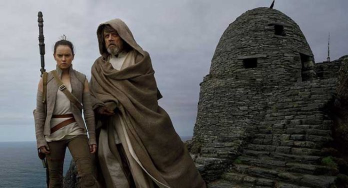 Mak Hamill and Daisy Ridley in Star Wars: The Last Jedi (2017)