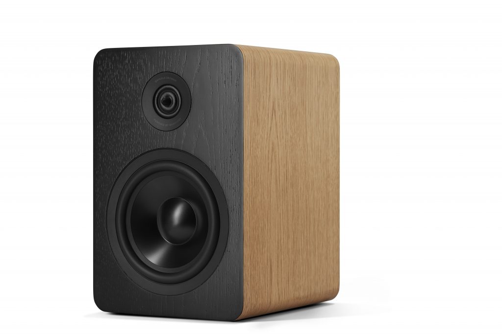 Shinoloa Detroit Barefoot Bookshelf Speaker Shinoloa Detroit Barefoot Bookshelf Speaker Side View sans Grille (Natural)