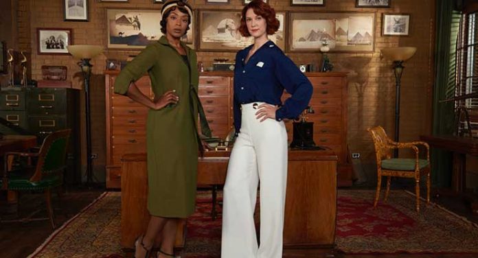 Lauren Lee Smith and Chantel Riley in Frankie Drake Mysteries (2017)