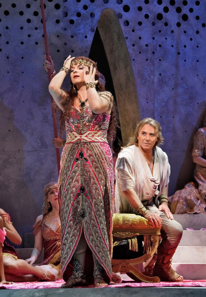 Samson et Dalila (Metropolitan Opera) (2018) Elīna Garanča as Dalila and Roberto Alagna as Samson in Saint-Saëns's "Samson et Dalila." Photo: Ken Howard / Met Opera