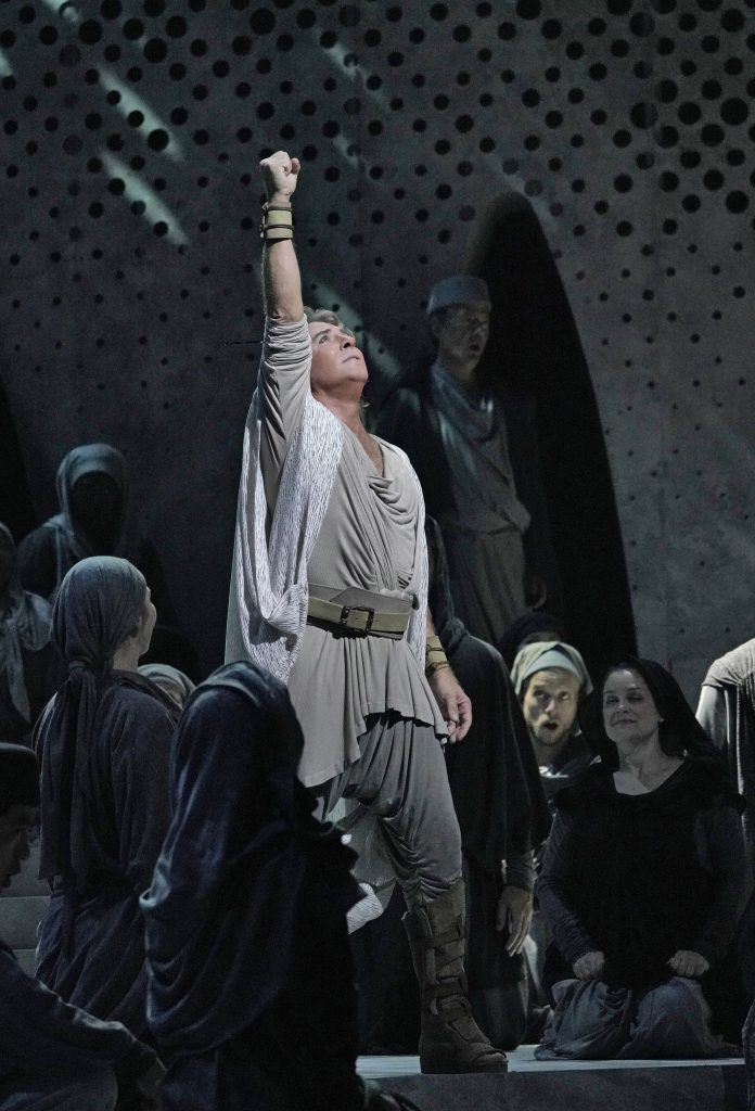Samson et Dalila (Metropolitan Opera) (2018) Roberto Alagna as Samson in Saint-Saëns's "Samson et Dalila." Photo: Ken Howard / Met Opera