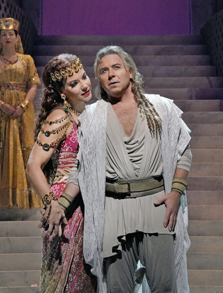 Samson et Dalila (Metropolitan Opera) (2018) Elīna Garanča as Dalila and Roberto Alagna as Samson in Saint-Saëns's "Samson et Dalila." Photo: Ken Howard / Met Opera