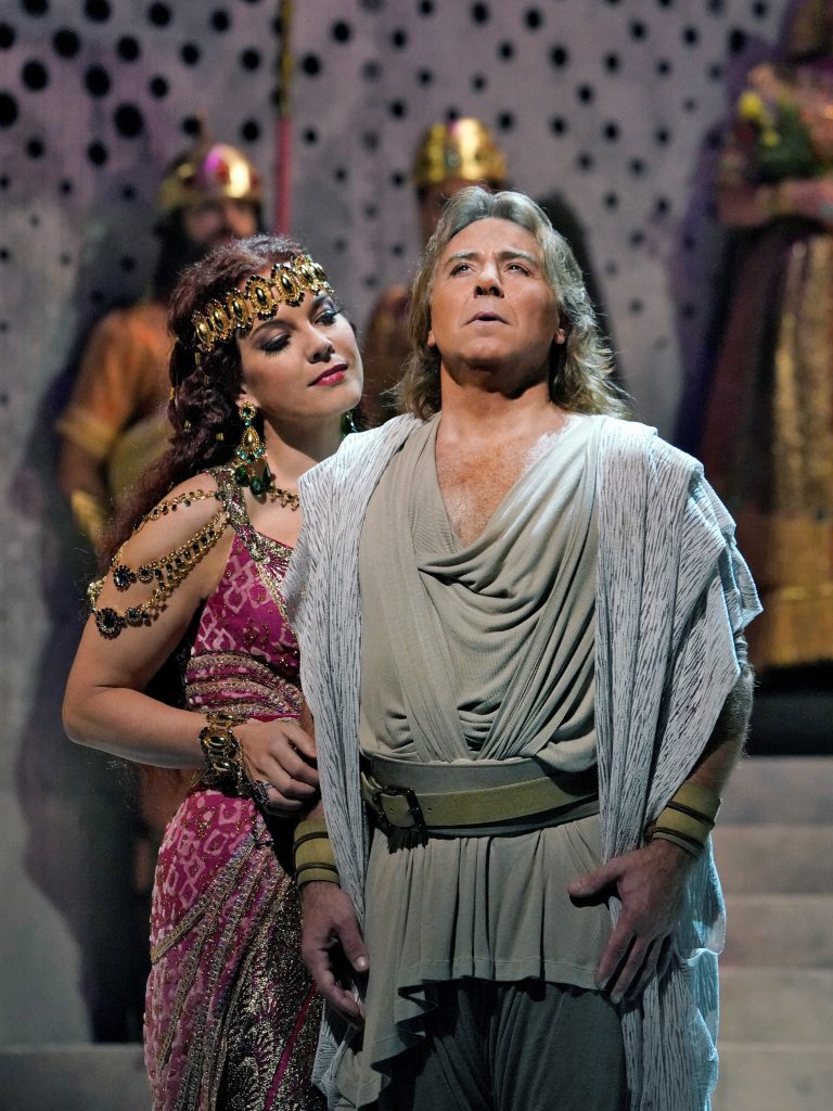 Samson et Dalila (Metropolitan Opera) (2018) Elīna Garanča as Dalila and Roberto Alagna as Samson in Saint-Saëns's "Samson et Dalila." Photo: Ken Howard / Met Opera