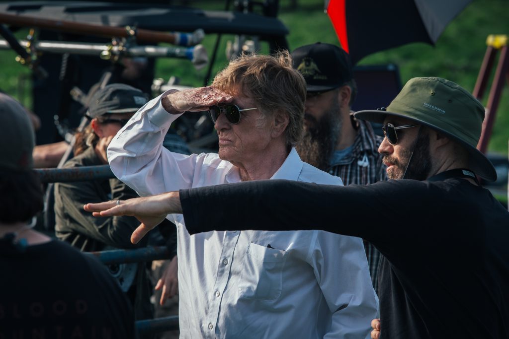 The Old Man & The Gun Robert Redford and Director David Lowery on the set of THE OLD MAN & THE GUN. Photo by Eric Zachanowich. © 2018 Twentieth Century Fox Film Corporation All Rights Reserved