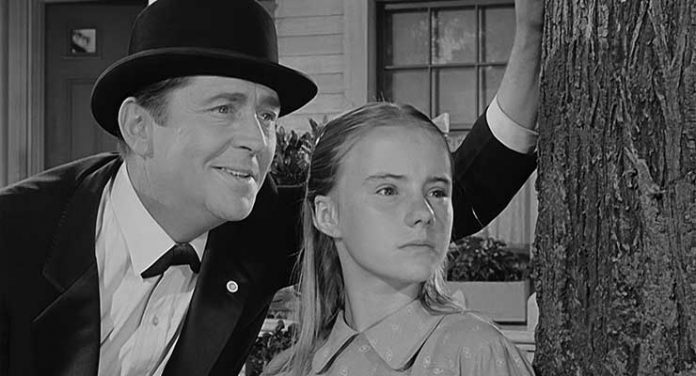 Peggy Ann Garner and James Dunn in A Tree Grows in Brooklyn (1945)