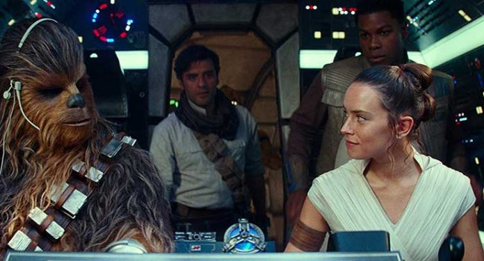 Oscar Isaac, John Boyega, Daisy Ridley, and Joonas Suotamo in Star Wars: Episode IX - The Rise of Skywalker (2019)