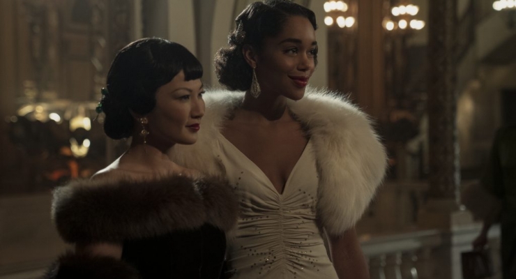 HOLLYWOOD: (L to R) MICHELLE KRUSIEC as ANNA MAY WONG and LAURA HARRIER as CAMILLE WASHINGTON in Episode 107 of HOLLYWOOD Cr. SAEED ADYANI/NETFLIX © 2020