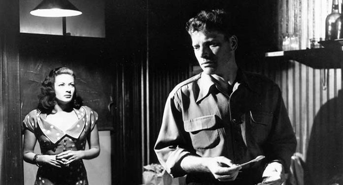 Burt Lancaster and Yvonne De Carlo in Criss Cross (1949)