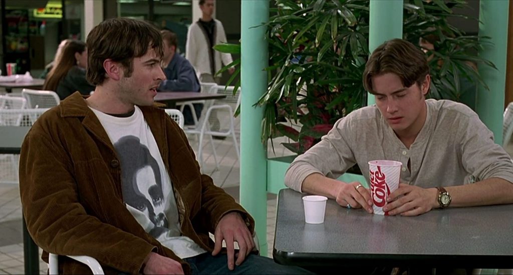 Jason Lee and Jeremy London in Mallrats (1995)