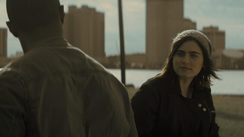 Anthony Mackie and Ally Ioannides in Synchronic (2019)
