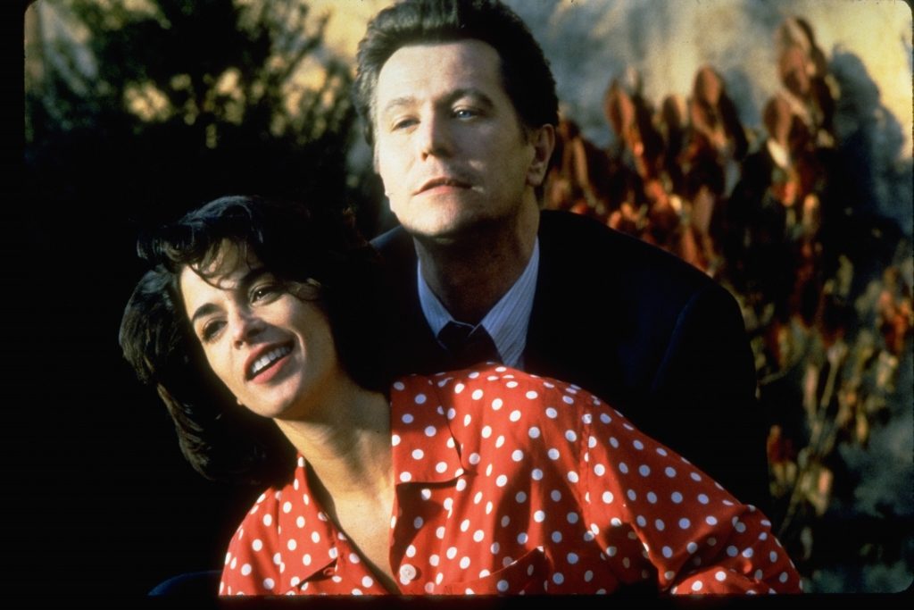 Gary Oldman and Annabella Sciorra in Romeo is Bleeding (1993)