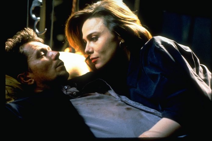 Gary Oldman and Lena Olin in Romeo is Bleeding (1993)