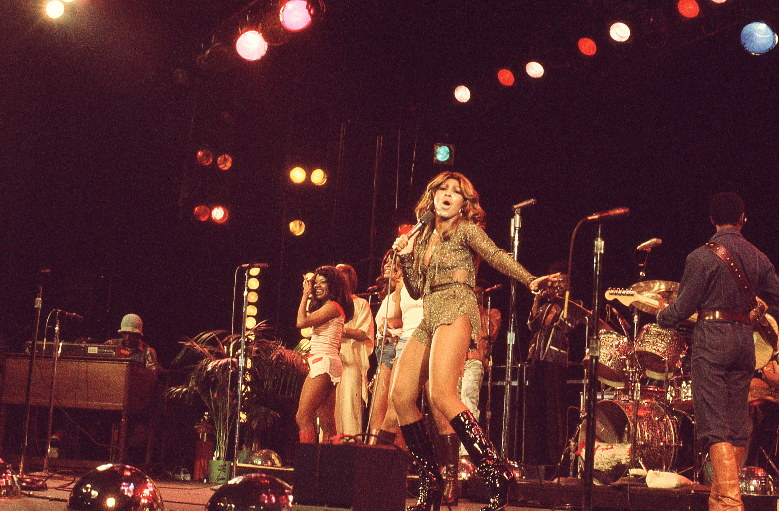 Tina and Ikettes performing (January 1976) Photo Credit: Rhonda Graam / Courtesy of HBO