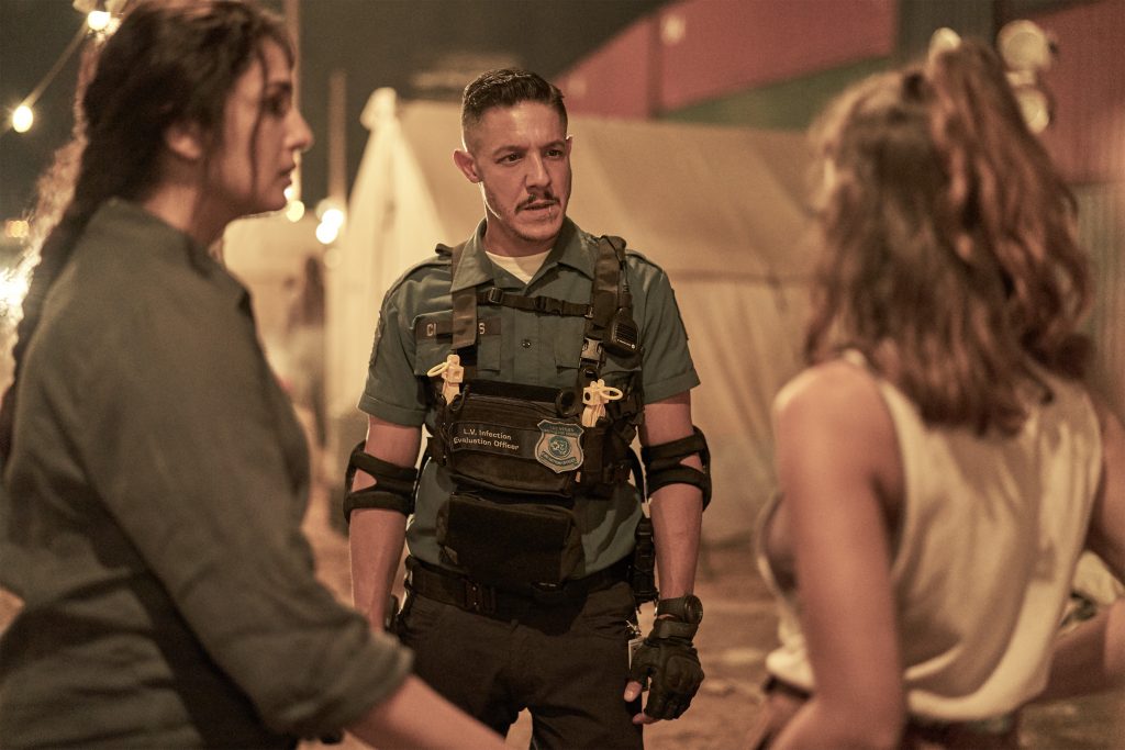 ARMY OF THE DEAD (L to R) HUMA QURESHI as GEETA, THEO ROSSI as BURT CUMMINGS, ELLA PURNELL as KATE WARD in ARMY OF THE DEAD. Cr. CLAY ENOS/NETFLIX © 2021