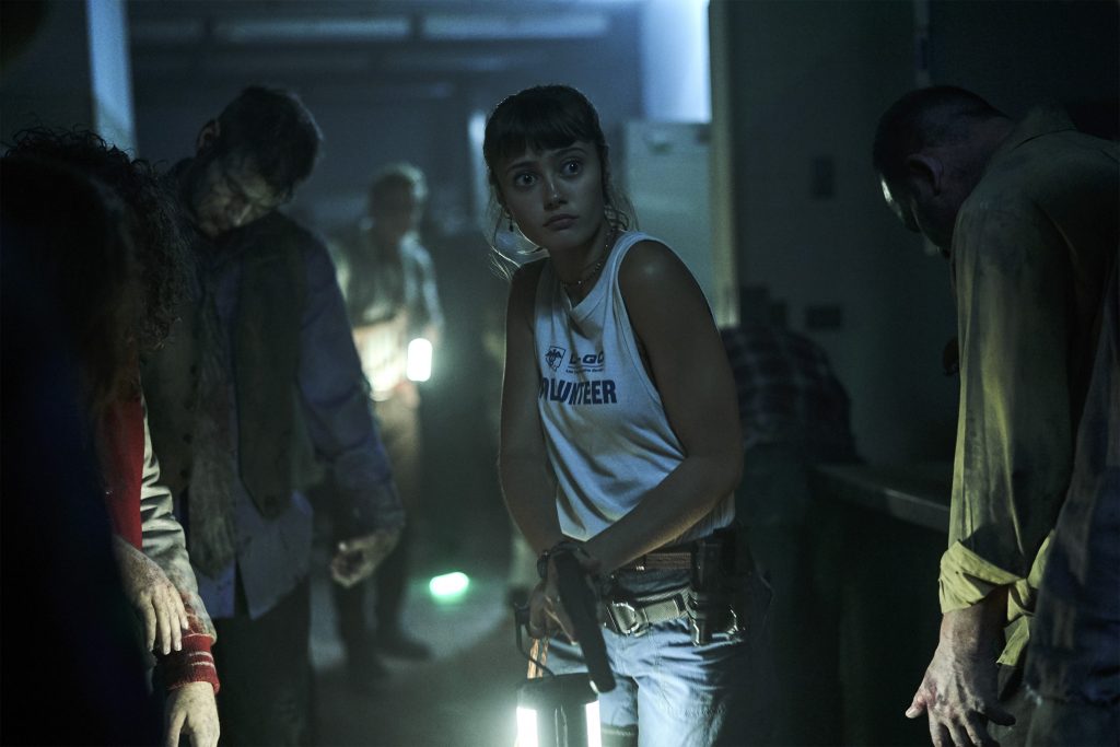 ARMY OF THE DEAD (Pictured) ELLA PURNELL as KATE WARD in ARMY OF THE DEAD. Cr. CLAY ENOS/NETFLIX © 2021