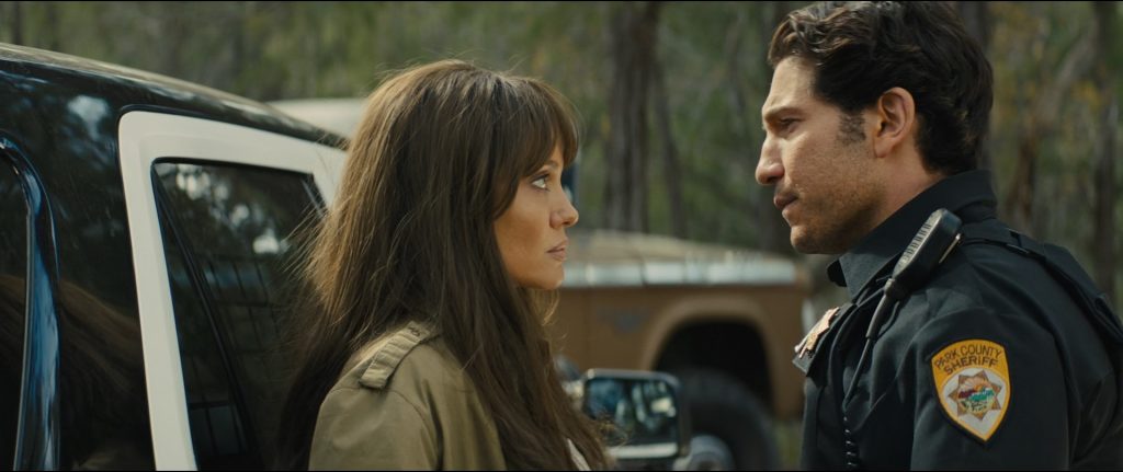 Angelina Jolie and Jon Bernthal in Those Who Wish Me Dead (2021)