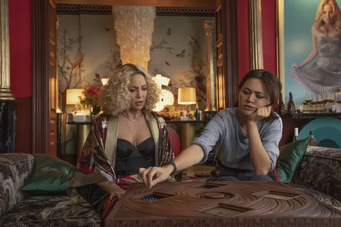 Kate Hudson and Jessica Henwick in Glass Onion: A Knives Out Mystery (2022)