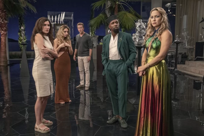 Edward Norton, Kate Hudson, Kathryn Hahn, Leslie Odom Jr., and Madelyn Cline in Glass Onion: A Knives Out Mystery (2022)