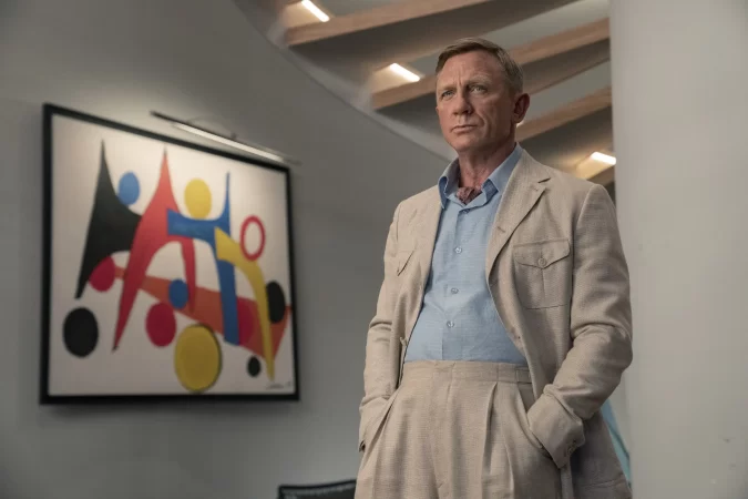Daniel Craig in Glass Onion: A Knives Out Mystery (2022)