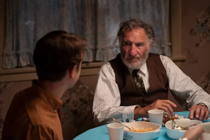Judd Hirsch and Gabriel LaBelle in The Fabelmans (2022)