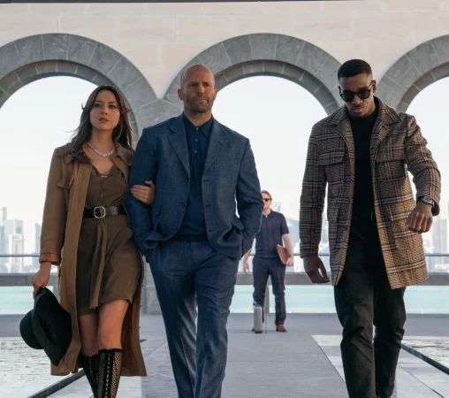 Jason Statham, Bugzy Malone, and Aubrey Plaza in Operation Fortune: Ruse de guerre (2023)