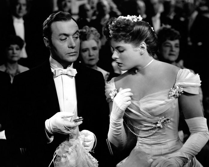 Swedish actress Ingrid Bergman (1915 - 1982) as Paula Alquist Anton, and Charles Boyer (1899 - 1978) as Gregory Anton, in 'Gaslight', directed by George Cukor, 1944. (Photo by Silver Screen Collection/Getty Images)