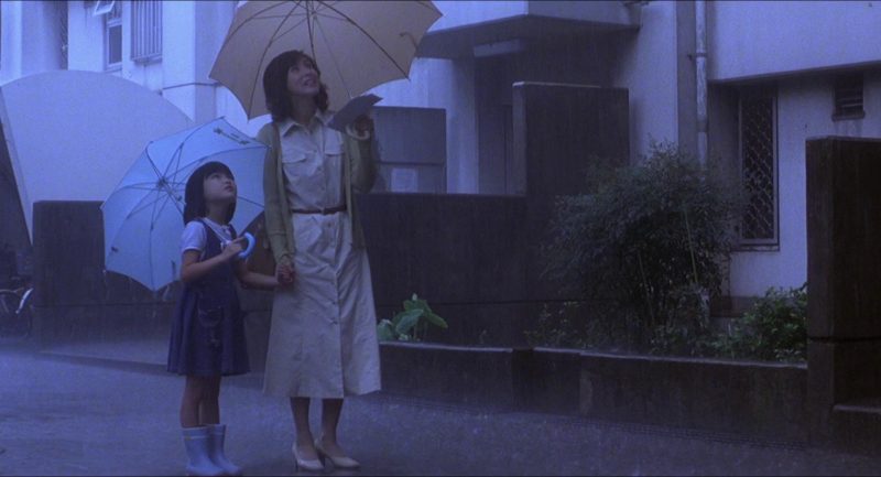 Kuroki Hitomi and Kanno Rio in Dark Water (2002)