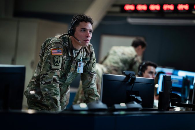 A House of Dynamite. (L-R) Anthony Ramos as Major Daniel Gonzalez and Abubakr Ali as Specialist Dan Buck in A House of Dynamite. Cr. Eros Hoagland/Netflix © 2025.